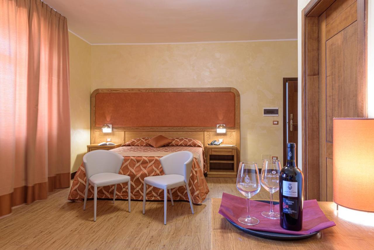 Leone De Castris Wine Hotel Salice Salentino Eksteriør billede